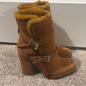 Brand new size 6 boots